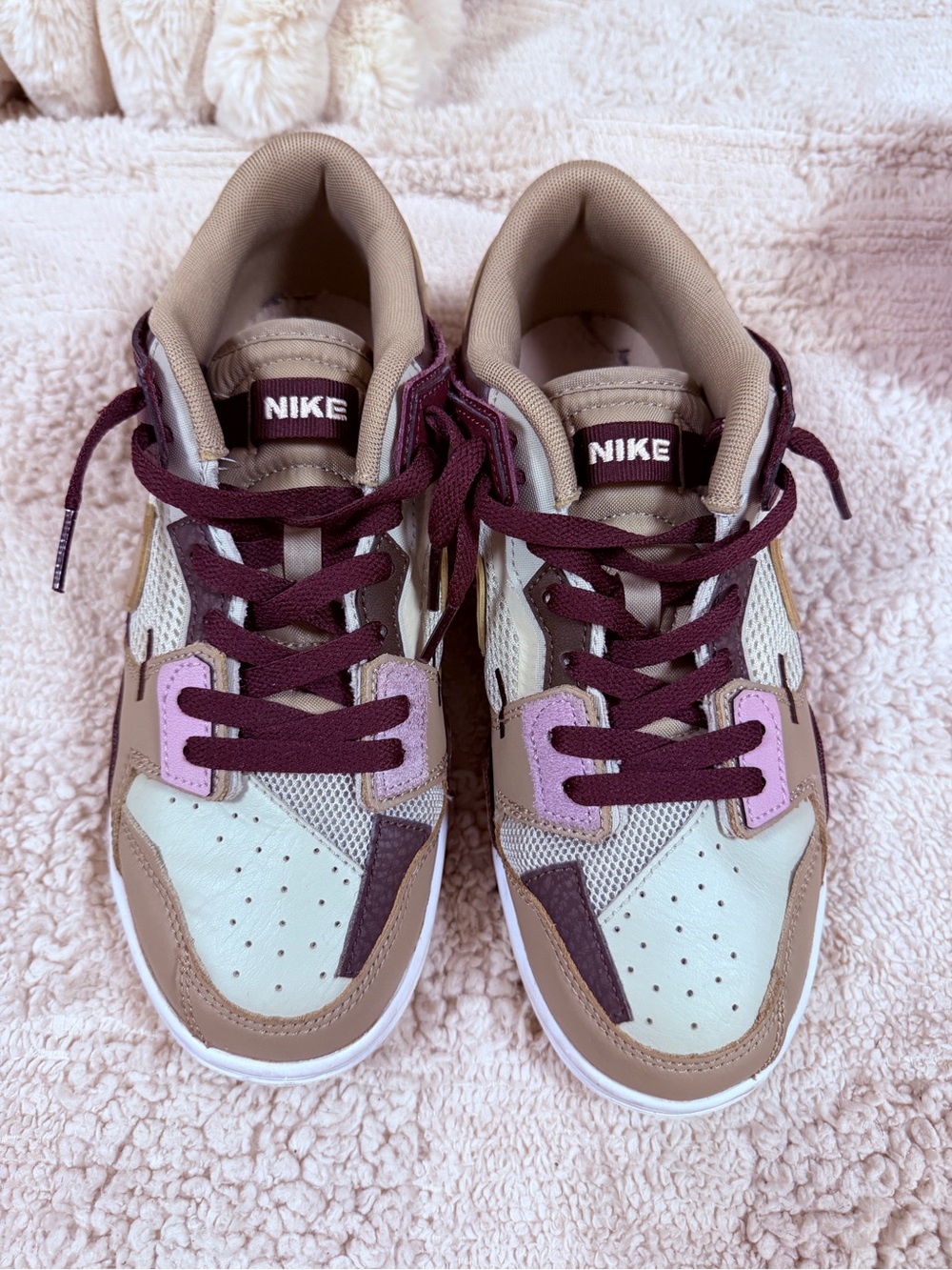 Nike Kids Low-Top Sneakers in Beige, Maroon & Pink